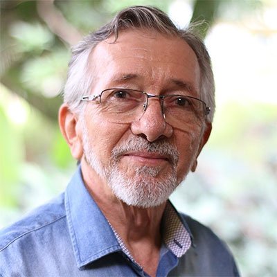 Pedrinho é casado com Maria Isabel e pai do Abner, da Abigail e do Pedro Filipe. Autor do livro: Na Terra Como no Céu - PAI