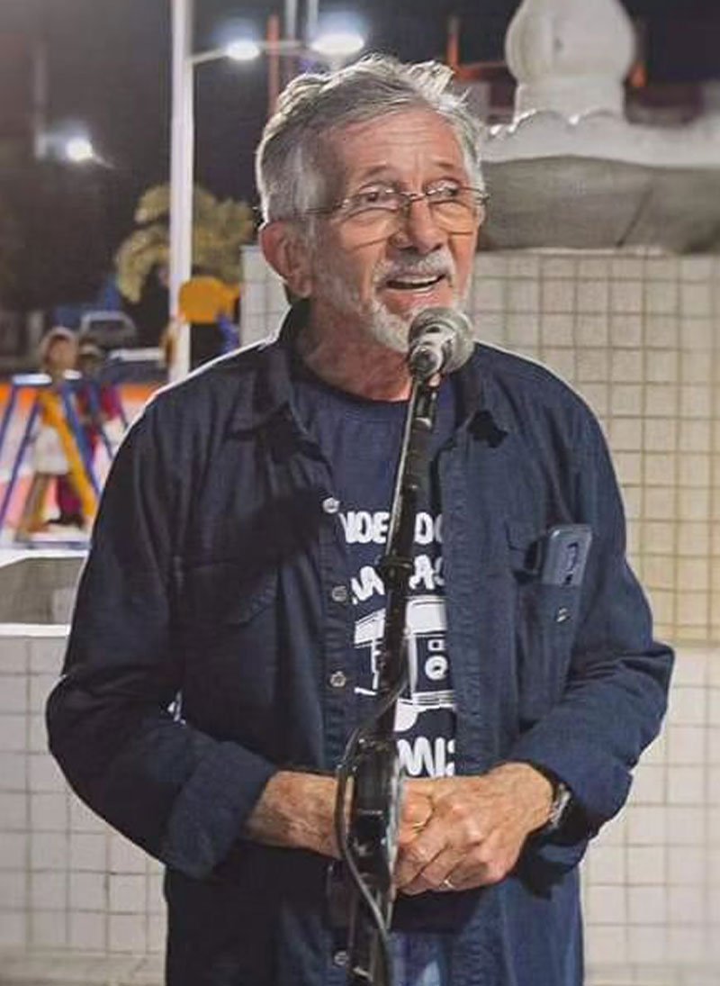 Pedrinho é casado com Maria Isabel e pai do Abner, da Abigail e do Pedro Filipe. Autor do livro: Na Terra Como no Céu - PAI